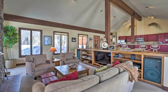Unique Mountain Escape w/ 2 Decks < 2 Mi to Skiing, Varaa Lomakoti Sun Valley Idaho