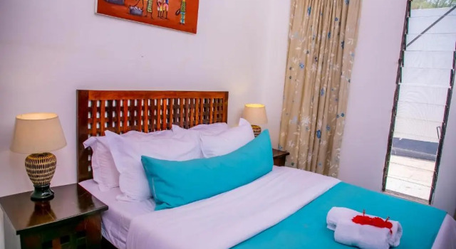 Люкс с видом на бассейн Hibiscus House Gambia