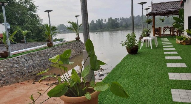 Boathouse marina restaurant and homestay