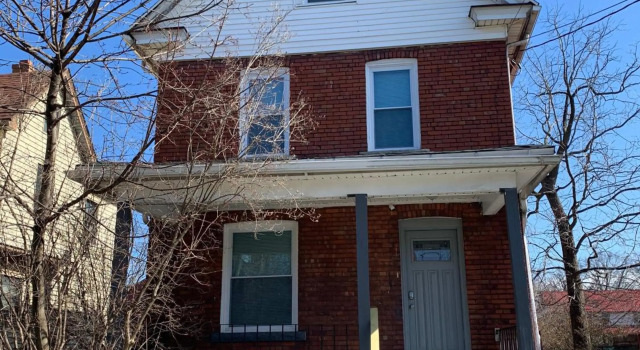 Cozy 3BR 1BA Short drive to Niagara Falls, Забронировать Отель Отели Ниагара Фолс с парковкой, рядом с Круиз Maid of the Mist, Парковка