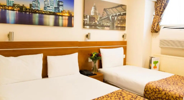 Трёхместный номер Standard Queens Park Premier London Hyde Park