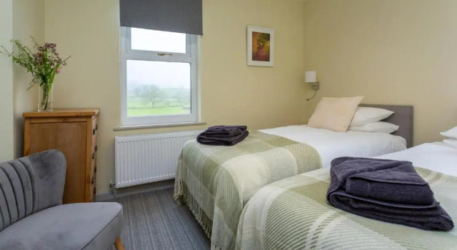 Howgills House - Sole use with 2 Hot Tubs in Yorkshire countryside location