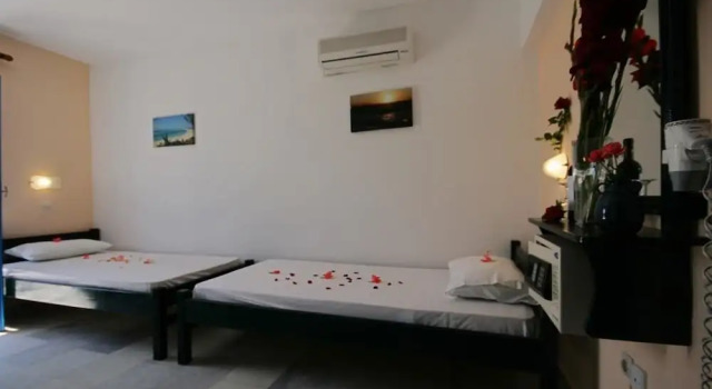 Апартаменты с 2 комнатами с балконом и с видом на сад Sunny Beach Studios