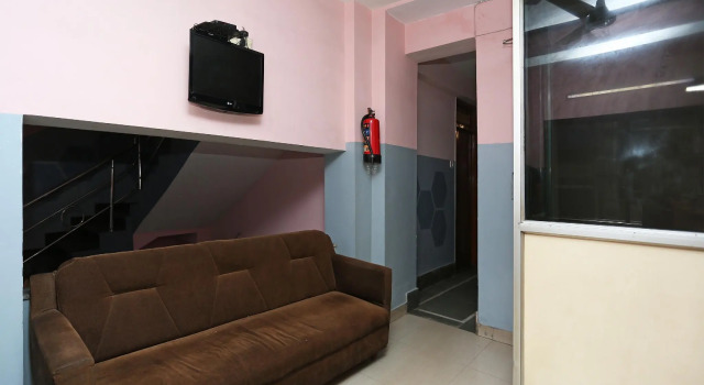 OYO 13669 Hotel Satnam