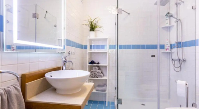 Sacha's sweet home, lovely 2 bedroom apartment, walking distance to town, beach and marina