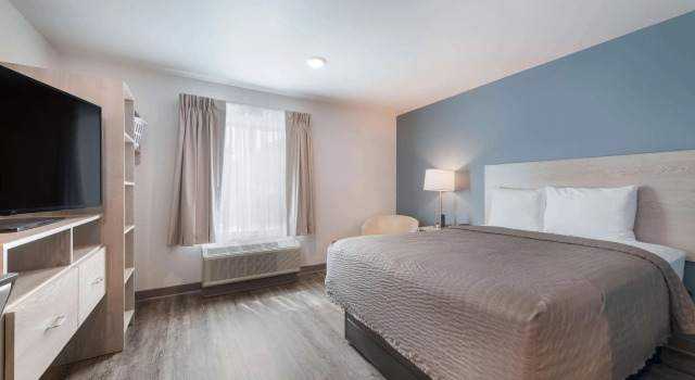 WoodSpring Suites Concord-Charlotte Speedway, Забронировать Отель Отели Конкорд с парковкой, рядом с Океанариум SEA LIFE Charlotte-Concord, Парковка