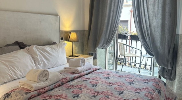 Двухместный номер Standard с балконом и с видом на город Guest House Maison Indipendenza