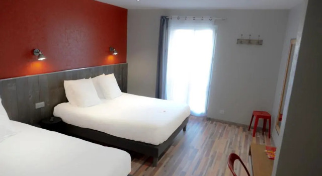 Четырёхместный номер Standard Logis Hotel Yseria - Historical Center