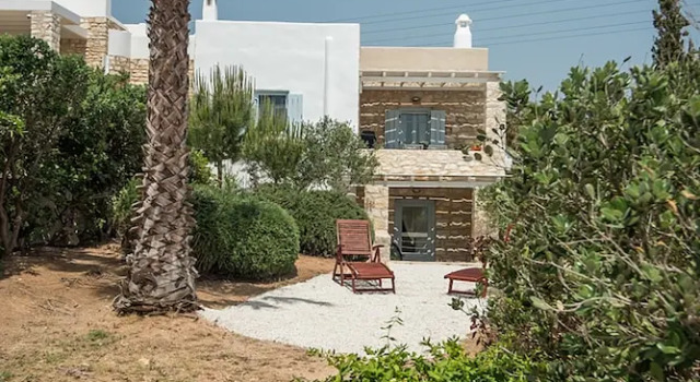 Eclectic island villa - gorgeous sea views, garden by VillaRentalsgr, Prenota Villa Ambelas Paro