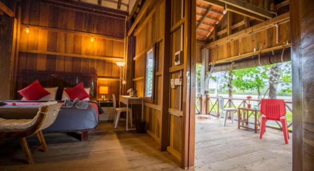 Коттедж с видом на реку Kampot River Residence