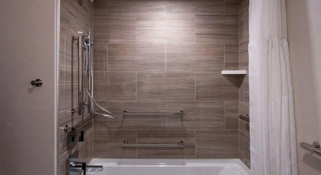 Четырёхместный номер Standard Doubletree By Hilton Madison East