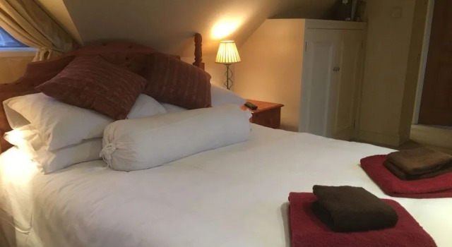 5 Charlton Mill Way B&B, Забронировать Отель «постель и завтрак» Чарльтон South Downs