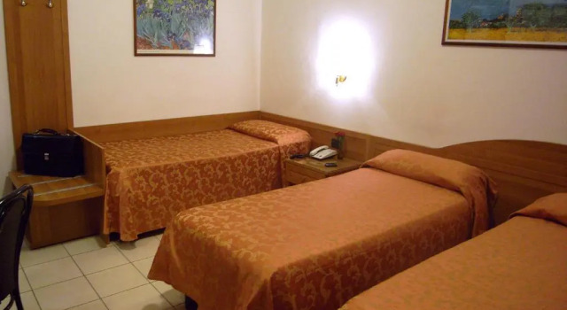Трёхместный номер Standard Hotel Mondial