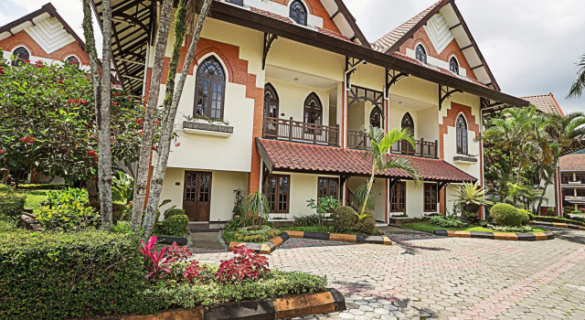 Royal Hotel and Villa Batu