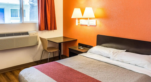 Motel 6-Bakersfield, CA - East, Забронировать Мотель Бейкерсфилд штат Калифорния