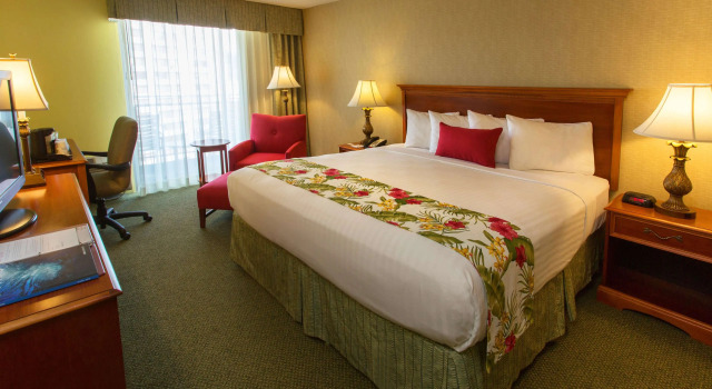 Ramada Plaza by Wyndham Waikiki, Забронировать Отель Отели Гонолулу 3 звезды, рядом с Royal Hawaiian Theater Legends in Concert Waikiki, 3*