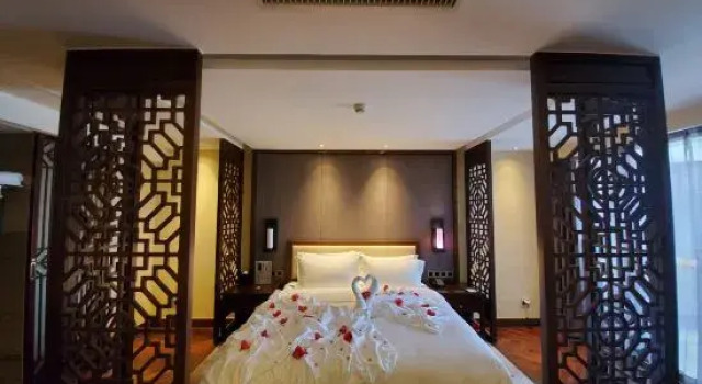 Люкс Deluxe Zhangzhou Longjia Hotel