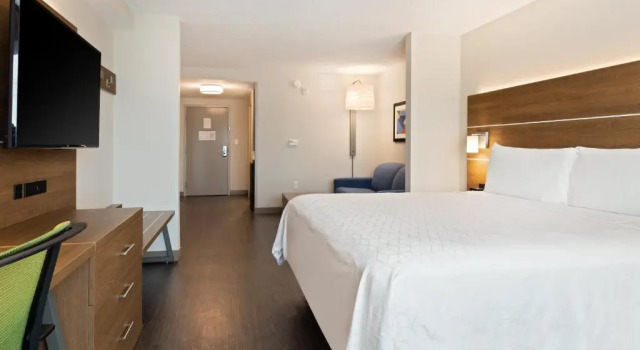 Люкс Holiday Inn Express Hotel & Suites Largo-Clearwater by IHG