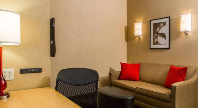 Двухместный люкс Cambria Hotel Traverse City