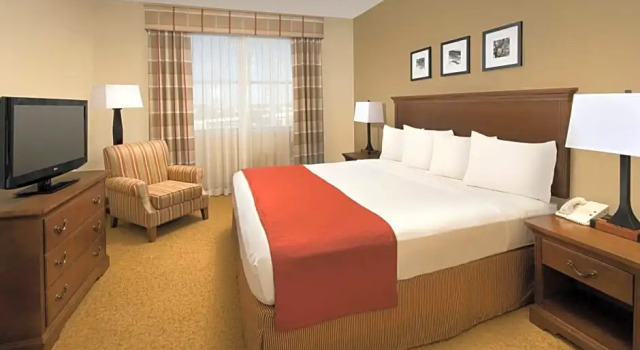 Двухместный люкс c 1 комнатой Country Inn & Suites by Radisson, Humble IAH East
