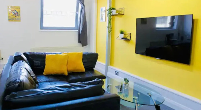 Lovely 1-bed Mezzaine Apartment in Nottingham, Varaa Huoneisto Asunnot kohteessa Merseyside, Huoneisto