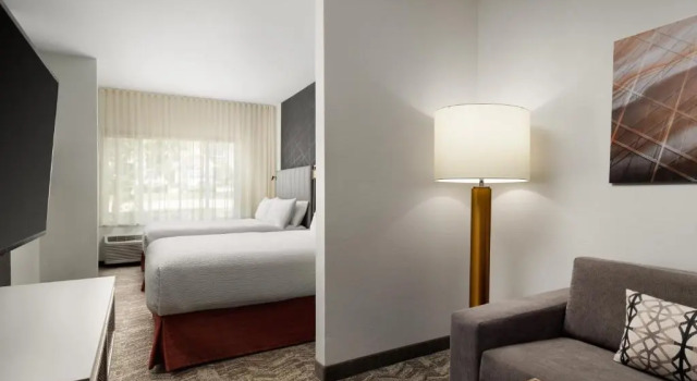 Четырёхместный люкс SpringHill Suites by Marriott Kansas City Overland Park