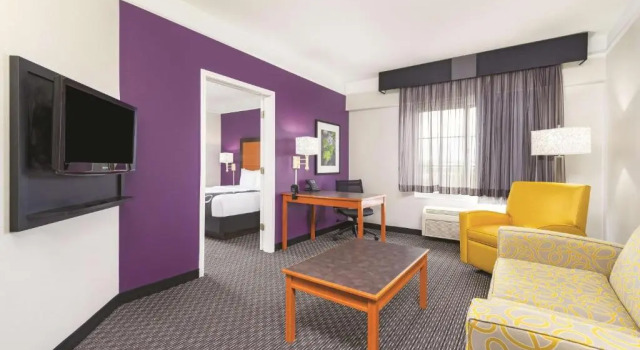 Люкс Deluxe La Quinta by Wyndham St. Louis Westport