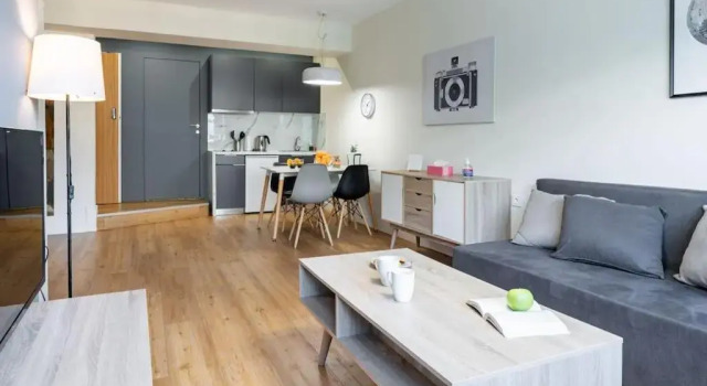 Modern, quite 1-BDR apt near Acropolis, Забронировать Отель Неос-Космос Афины, рядом с Холм Филопаппос