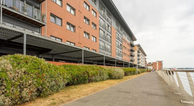 Lux Waterfront 2 bed Apt, V&A 10min walk, St Andrew's Golf 25min drive, Забронировать Отель Отели Ангус с парковкой, Парковка