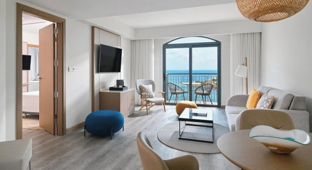 Двухместный люкс клубный Executive с балконом Malta Marriott Resort & Spa
