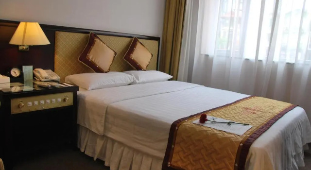 Двухместный номер Deluxe Capital Garden Hotel