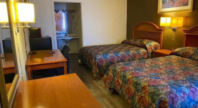 Четырёхместный номер Standard Country Club Inn & Suites