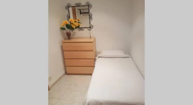 Piso 95 M2 Centrico A 2 Min De La Playa, Забронировать Отель Отели El Baix Ebre с парковкой, Парковка