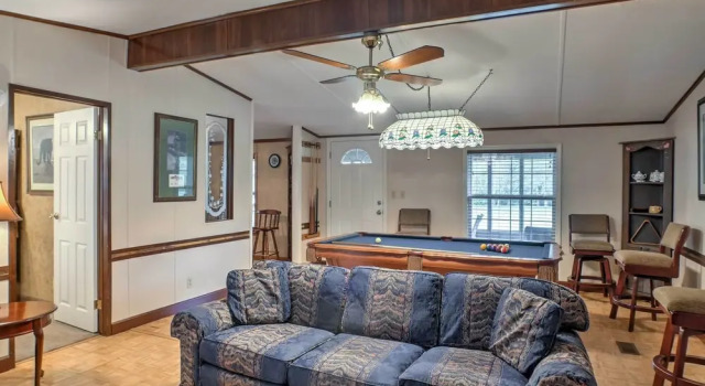 Ooltewah Cabin w/ Grill, Pool Table & Porch!, Prenota Hotel Ooltewah Tennessee
