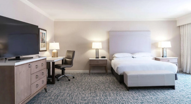 Номер Standard с красивым видом из окна Hilton Santa Barbara Beachfront Resort