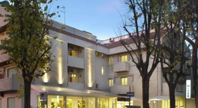 Hotel Nives, Забронировать Отель Отели Риччоне с завтраком, Завтраки