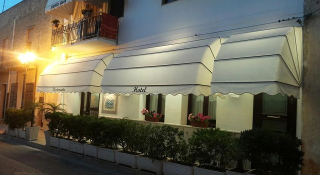 Costa Gaia Rooms, Book Hotel Hotels in Sicily with Parking, Parking