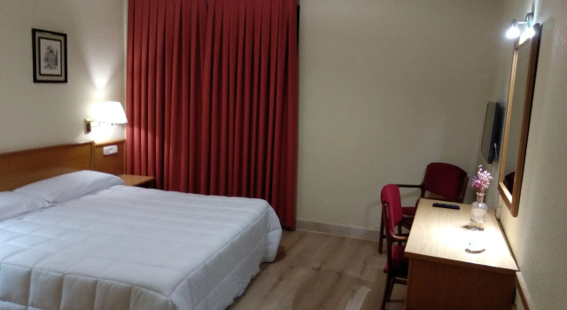 Hotel Helmántico, Забронировать Отель Отели Валларес-дела-Рейна с парковкой, Парковка