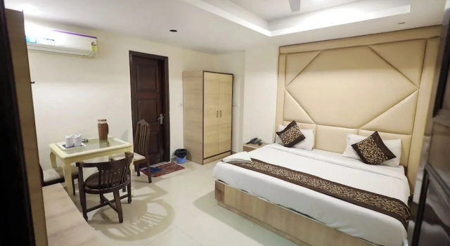 Номер Classic Airpot The Paramonnt Hotel