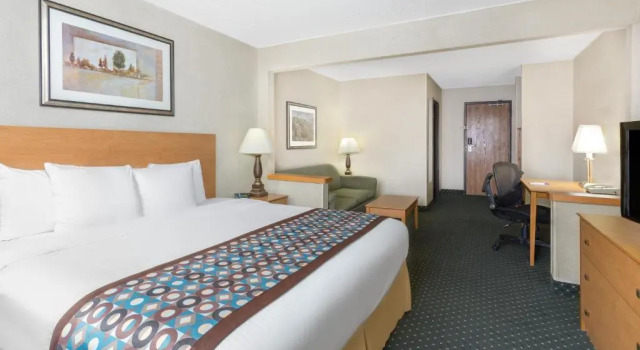 Люкс Baymont by Wyndham Waterloo