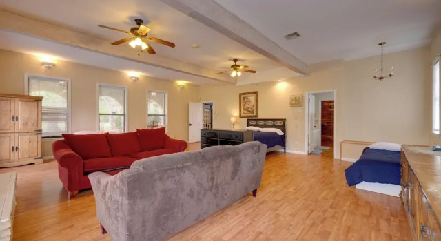 10-acre San Marcos Vacation Rental ~ 6 Mi to Tsu!, Забронировать Дом для отпуска Коттеджи Texas Hill Country, Коттедж