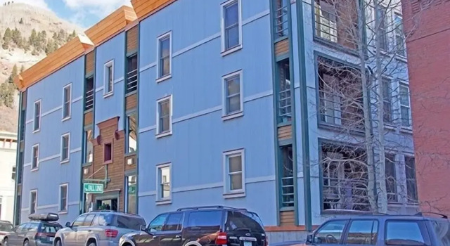 Perfect Location! King Bed, Full Kitchen, Walk To Gondola 2 Bedroom Condo by RedAwning
