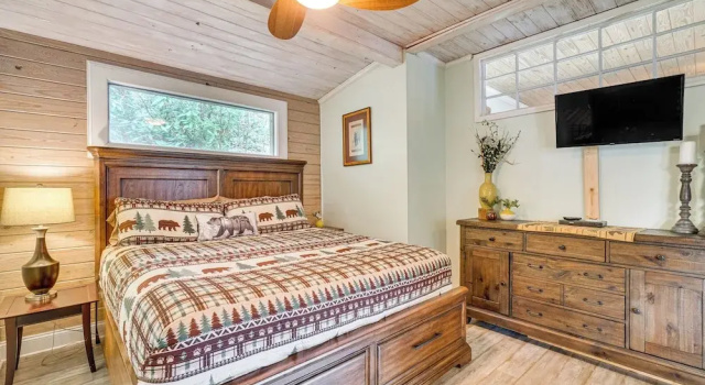 Hot Tub, Trails, Views! Little River Retreat