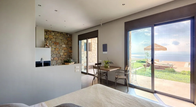 Полулюкс Euphoria Estate Messinia