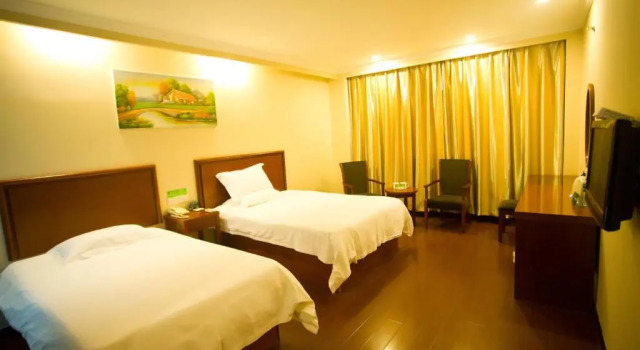 Семейный номер Standard GreenTree Inn Shanghai Meilan Lake Hutai Road Express Hotel