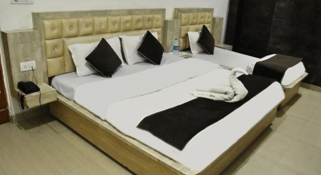 Трёхместный номер Superior Hotel Neelkanth Mahadev Hotel & Resorts