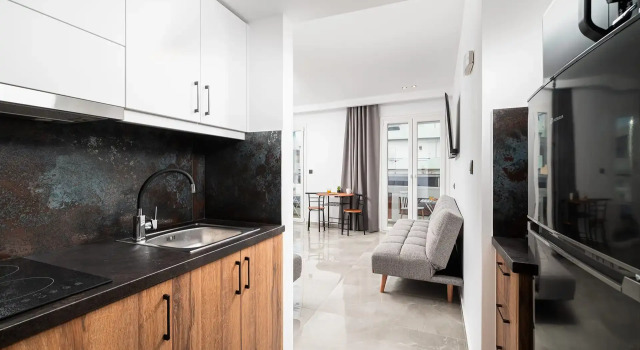 Четырёхместный люкс с видом на море ELEANA Beach Suites