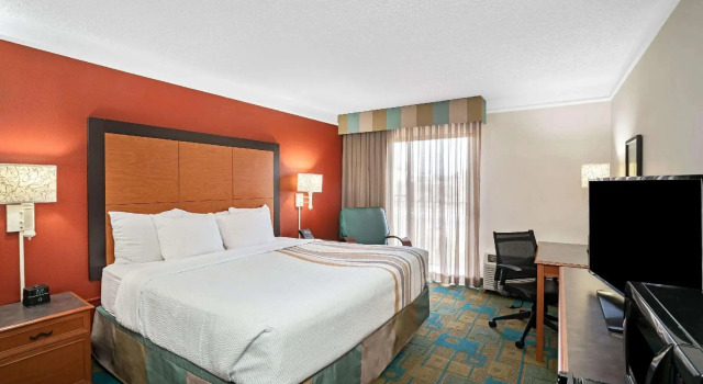 Номер Executive La Quinta by Wyndham Kingsport Tri Cities Airport