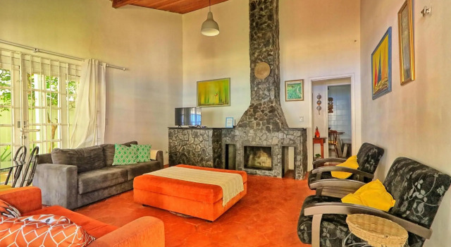 Casa 93 passos praia forno pizza lenha PalmasBNB, Забронировать Отель Говернадор-Селсу-Рамус Санта-Катарина