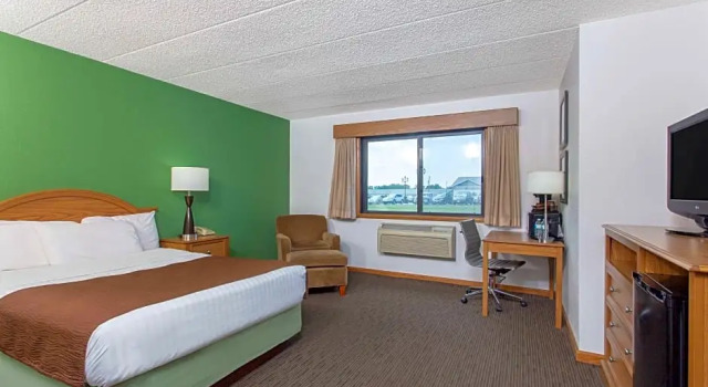 Номер Standard AmericInn by Wyndham Eau Claire